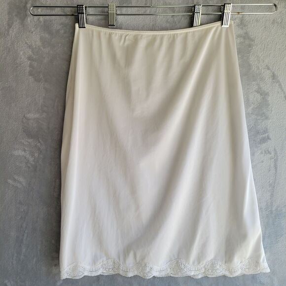 Vintage ESTEEM by SHEER COMFORT Ivory Nylon Half Slip Size M Scalloped Lace Hem - Picture 1 of 7